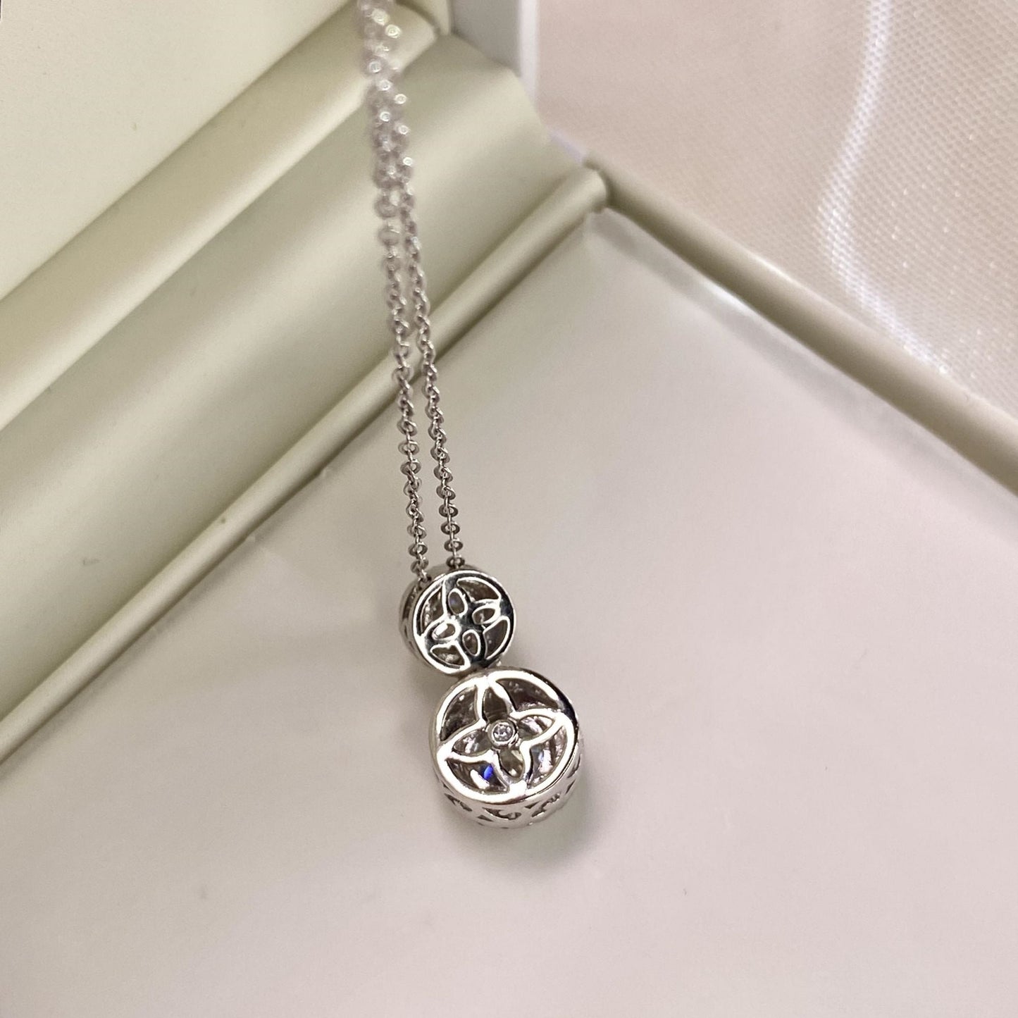 【#19】(Corona Necklace)925 Sterling Silver Moissanite necklace